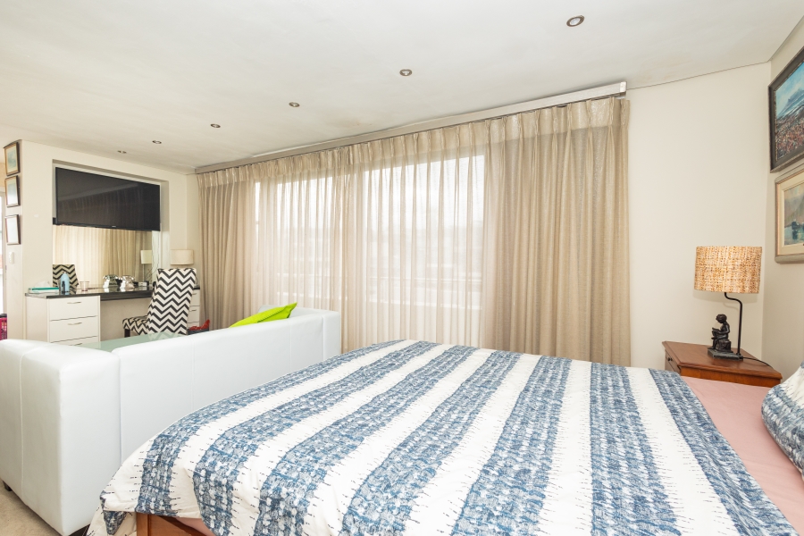 6 Bedroom Property for Sale in Bloubergstrand Western Cape